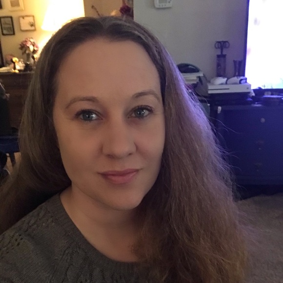 Meet your Posher, Nicole - Picture 1 of 1